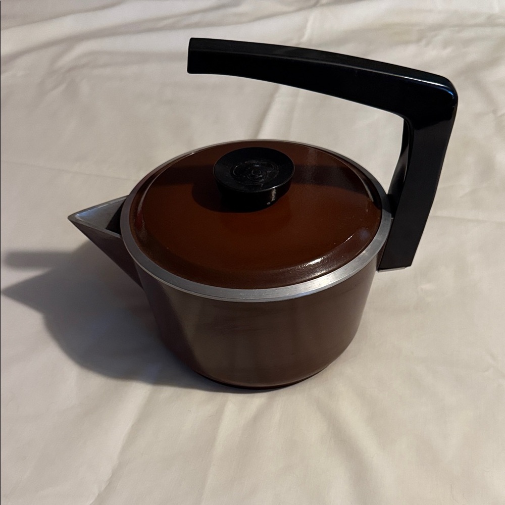 Tea Pot Brown Club Aluminum